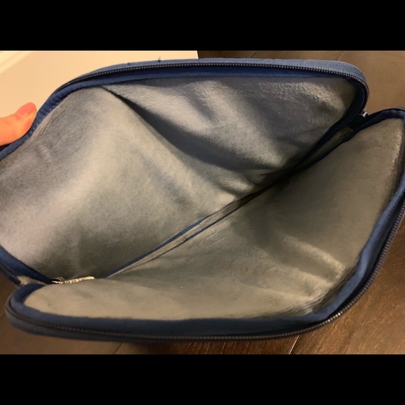 Marc Jacobs 13 inch laptop case - Picture 4 of 4